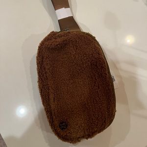 Lululemon Everywhere belt bag